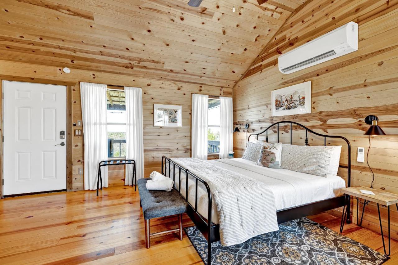 Rocky Ridge Cedar Cabin With Hot Tub & Amazing Views Crabapple Buitenkant foto