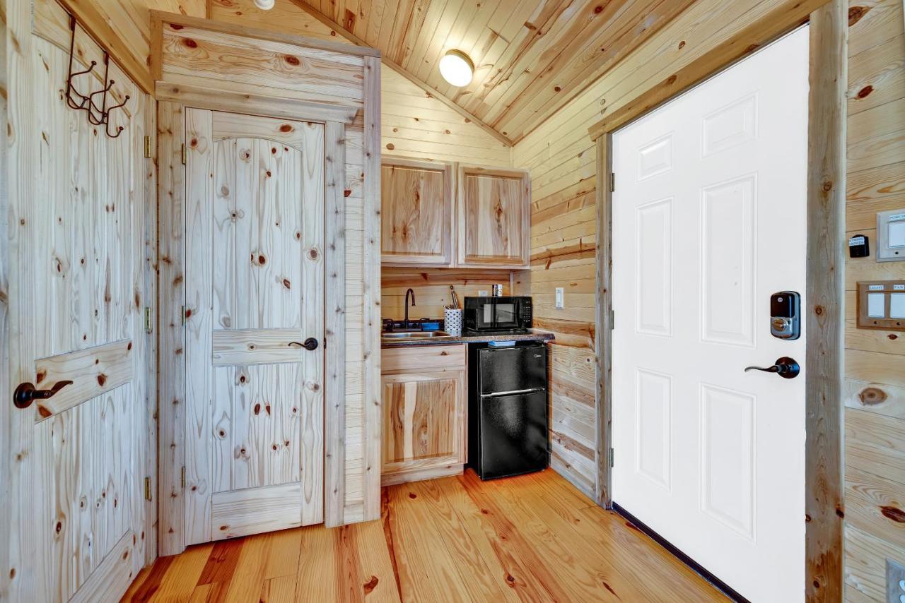 Rocky Ridge Cedar Cabin With Hot Tub & Amazing Views Crabapple Buitenkant foto
