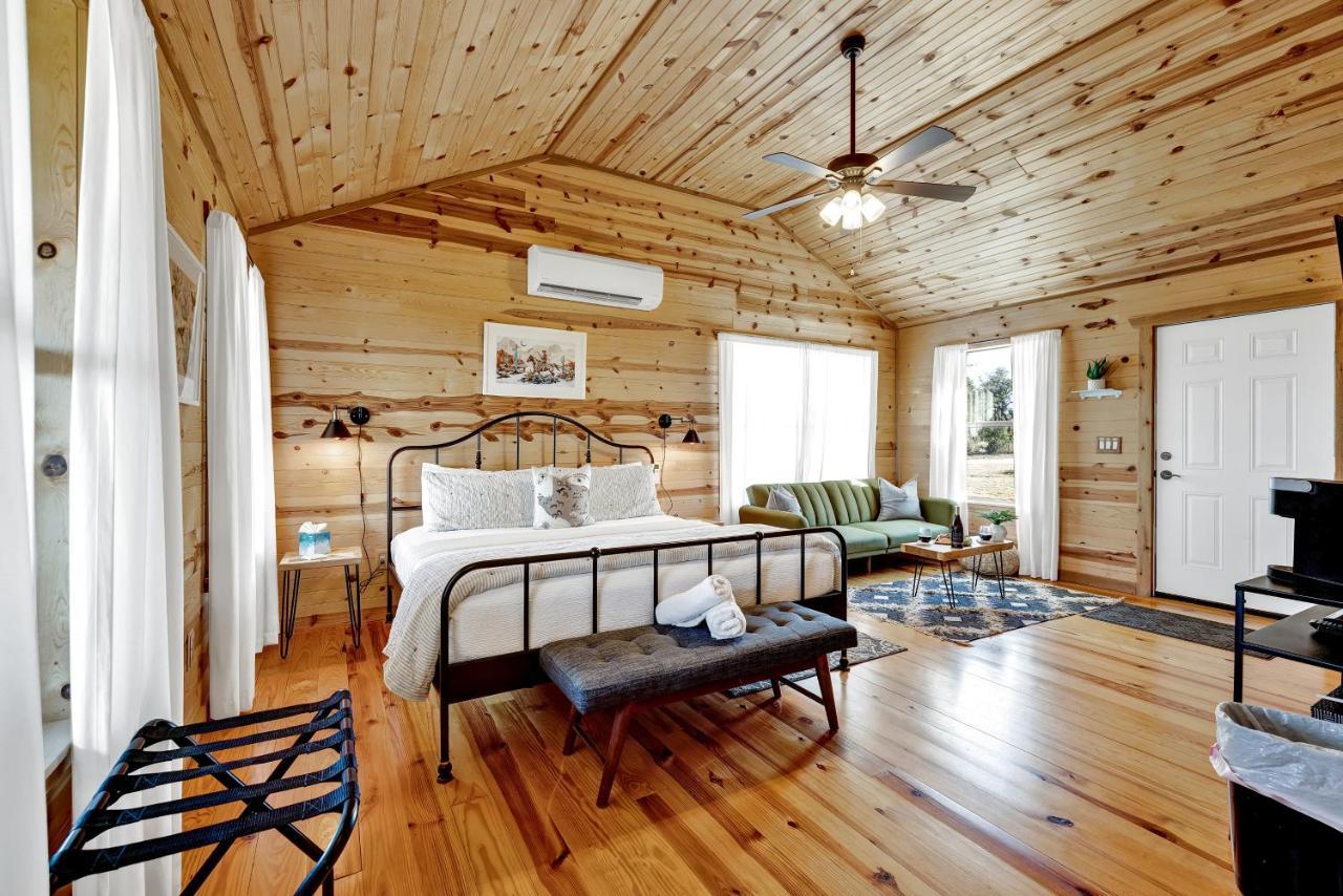 Rocky Ridge Cedar Cabin With Hot Tub & Amazing Views Crabapple Buitenkant foto