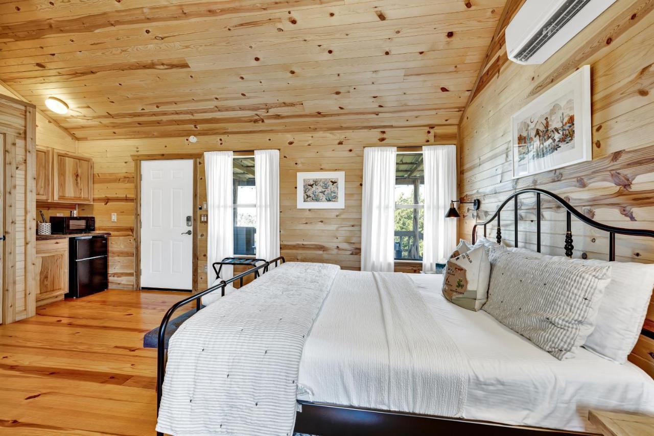 Rocky Ridge Cedar Cabin With Hot Tub & Amazing Views Crabapple Buitenkant foto