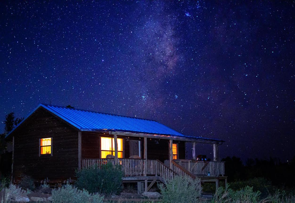 Rocky Ridge Cedar Cabin With Hot Tub & Amazing Views Crabapple Buitenkant foto